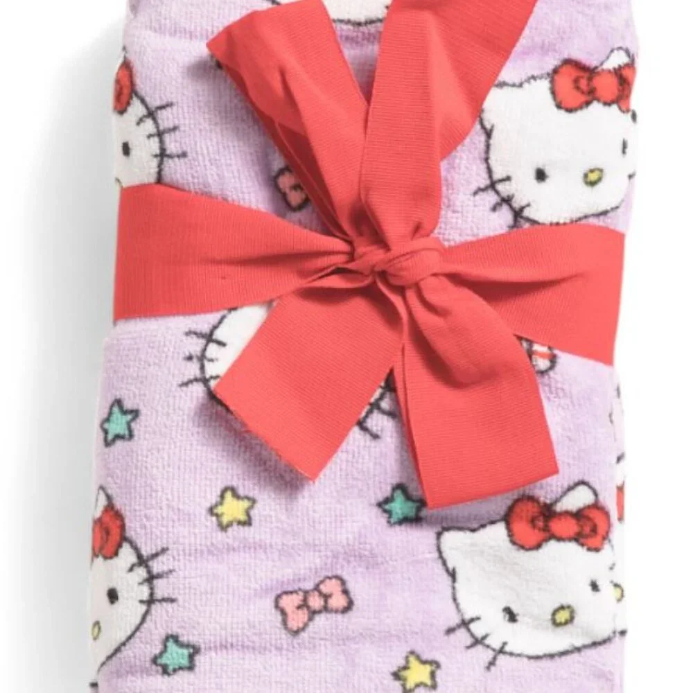 NWT HELLO KITTY Set Of 2 Candycane and Stars Hand Towels